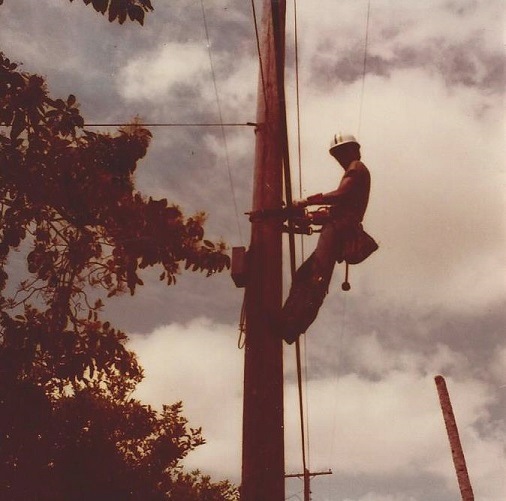 Lineman Carlos J Gutiererz